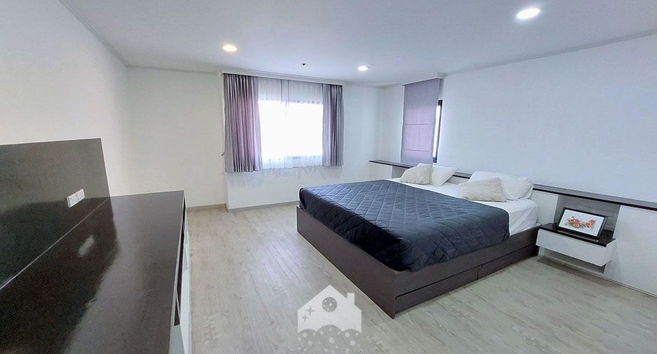 For rent 3 bed condo in Watthana, Bangkok