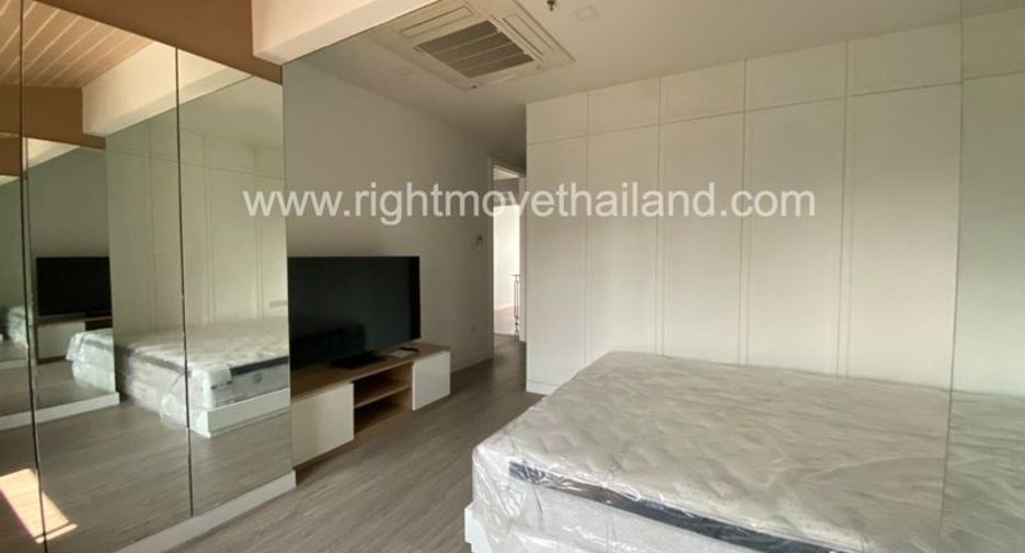 For sale 6 bed condo in Watthana, Bangkok