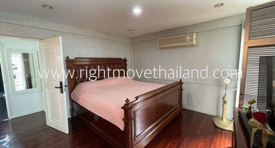 For sale 4 Beds house in Watthana, Bangkok