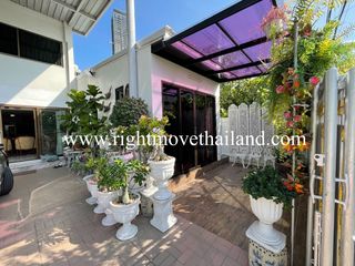 For sale 4 Beds house in Watthana, Bangkok
