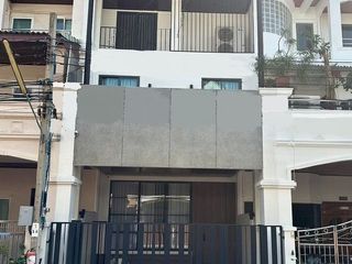 出租 2 卧室 联排别墅 在 Yan Nawa, 曼谷