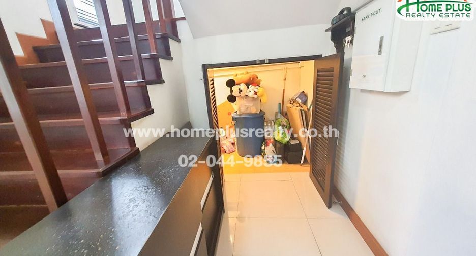 À vendre 6 chambres maison à Huai Khwang, Bangkok