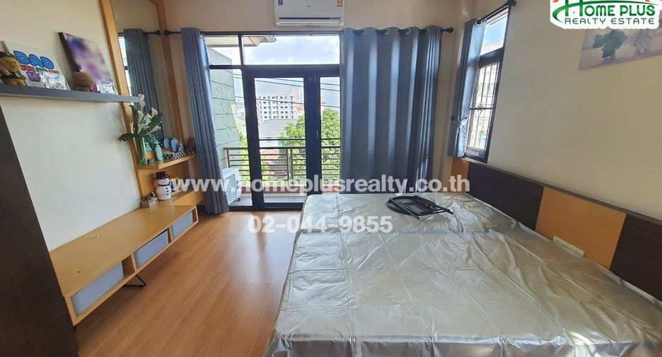 À vendre 6 chambres maison à Huai Khwang, Bangkok