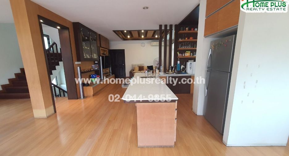 À vendre 6 chambres maison à Huai Khwang, Bangkok