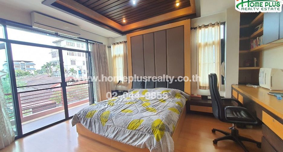 À vendre 6 chambres maison à Huai Khwang, Bangkok