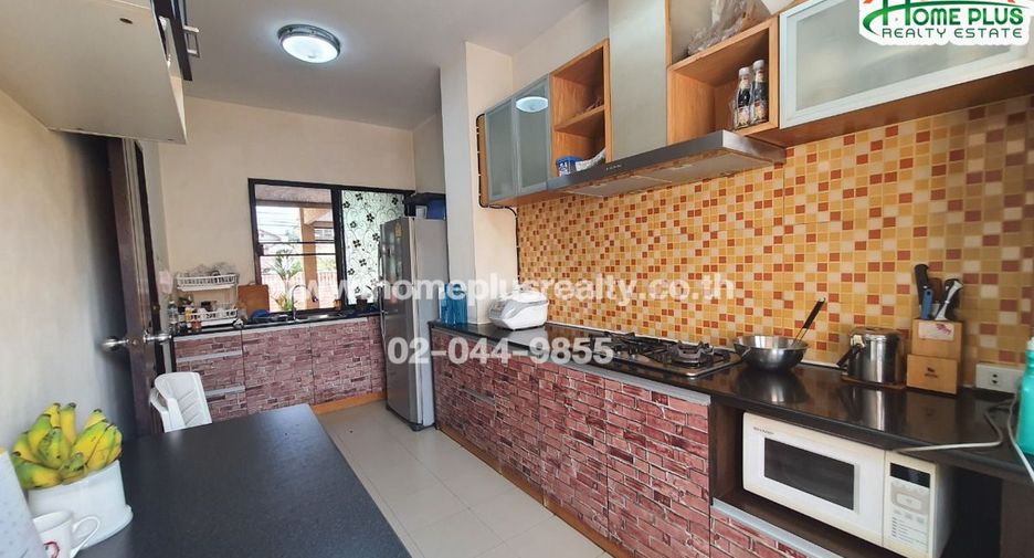 À vendre 6 chambres maison à Huai Khwang, Bangkok