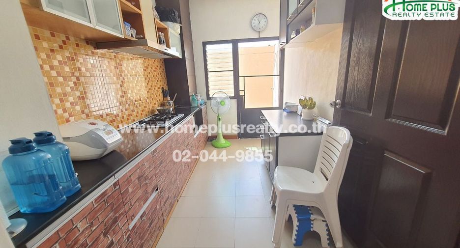 À vendre 6 chambres maison à Huai Khwang, Bangkok