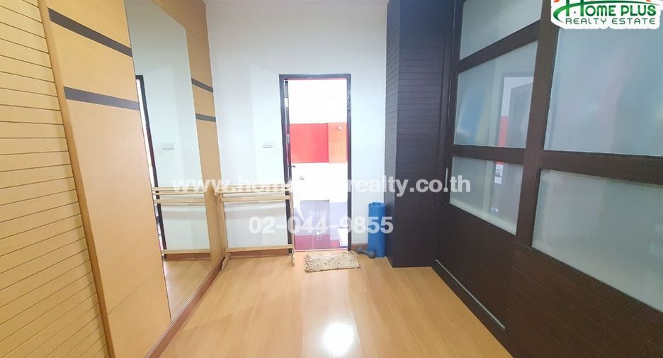 À vendre 6 chambres maison à Huai Khwang, Bangkok