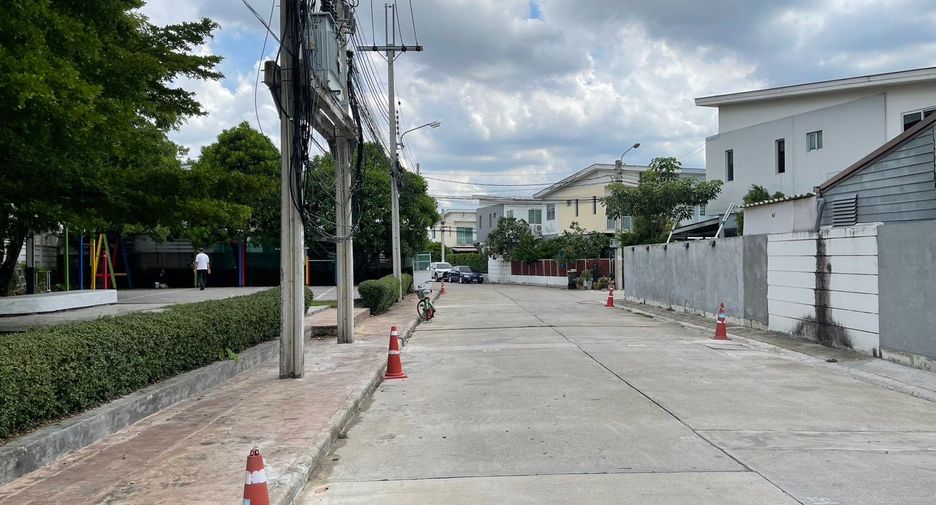 出售 3 卧室 联排别墅 在 Don Mueang, 曼谷