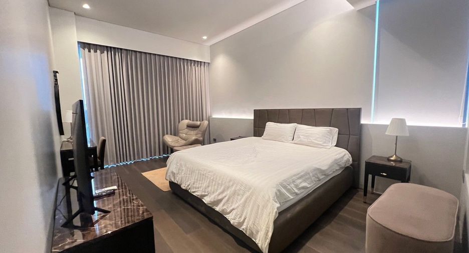 For rent 3 bedrooms condo in Watthana, Bangkok