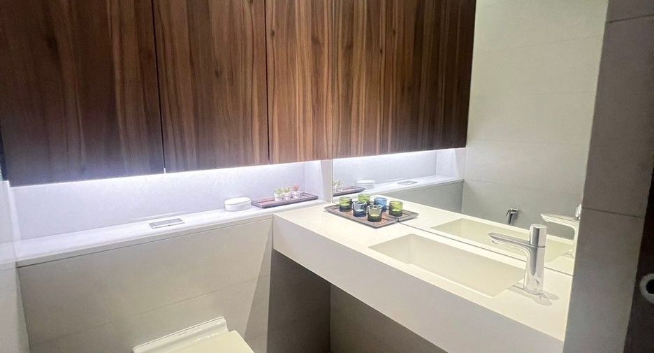 For rent 3 bedrooms condo in Watthana, Bangkok
