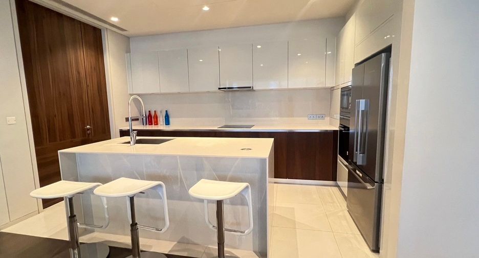 For rent 3 bedrooms condo in Watthana, Bangkok