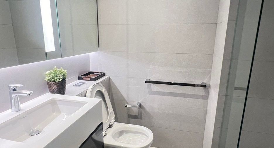 For rent 3 bedrooms condo in Watthana, Bangkok