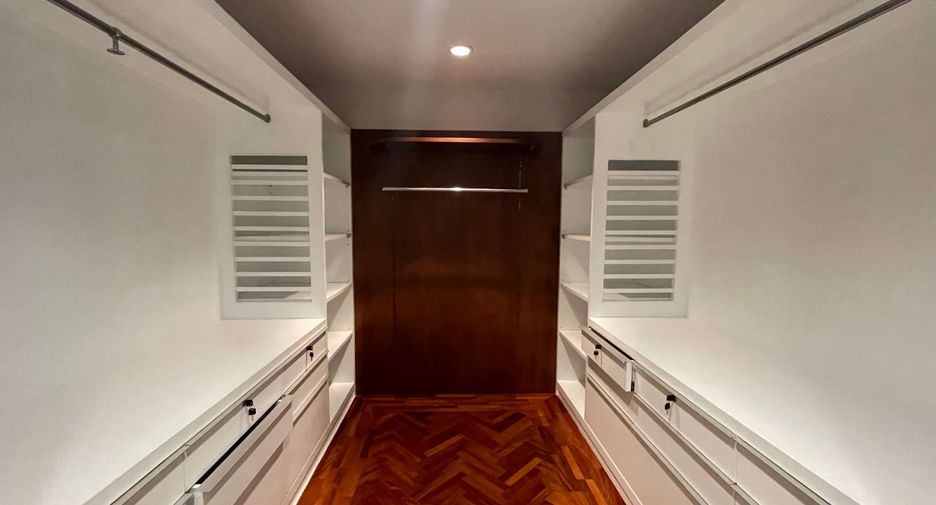 Apartamento en alquiler de 4 habitaciones en Khlong Toei, Bangkok