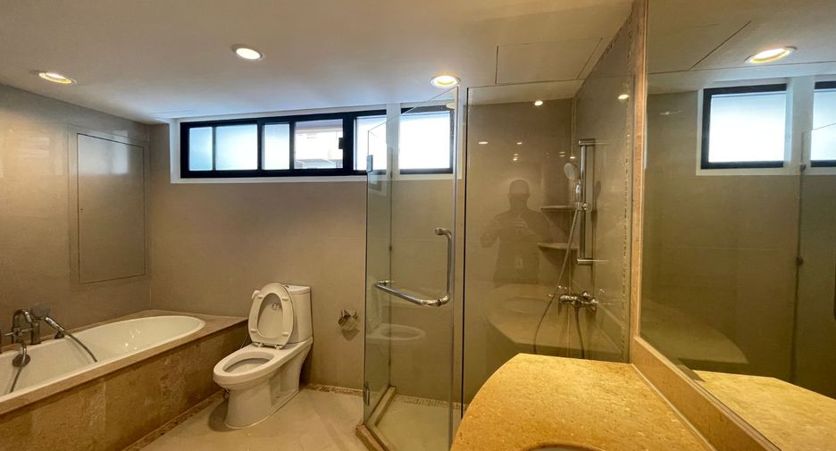 Apartamento en alquiler de 4 habitaciones en Khlong Toei, Bangkok