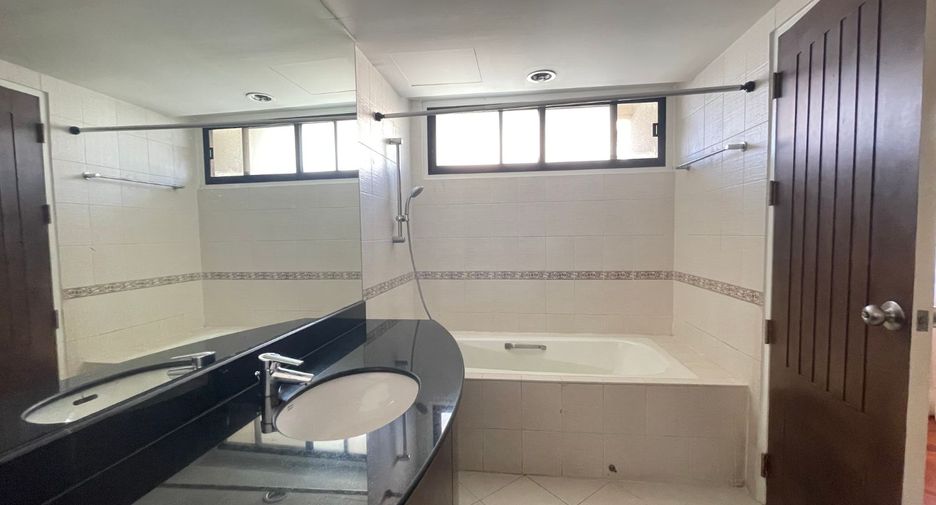 Apartamento en alquiler de 4 habitaciones en Khlong Toei, Bangkok