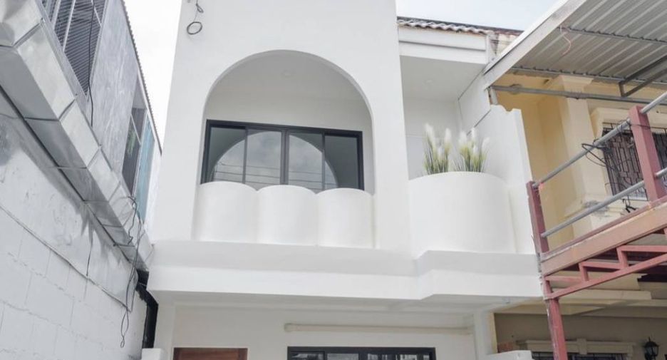 For sale 3 bed townhouse in San Sai, Chiang Mai