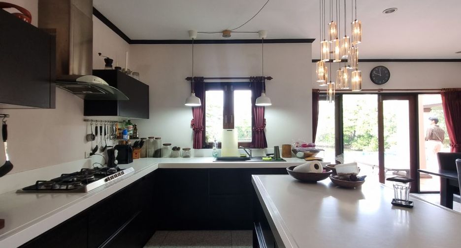For sale 4 bedrooms house in Bang Sao Thong, Samut Prakan