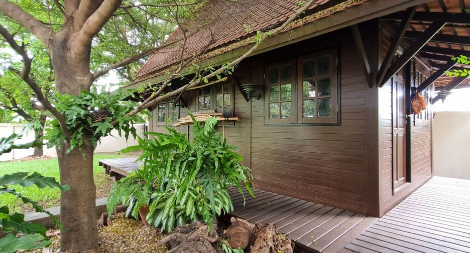 For sale 4 bedrooms house in Bang Sao Thong, Samut Prakan