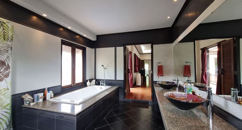 For sale 4 bedrooms house in Bang Sao Thong, Samut Prakan