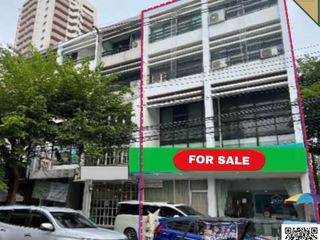 For rent 8 bed retail Space in Watthana, Bangkok