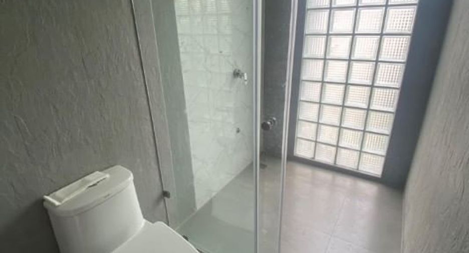 Local comercial en alquiler y en venta de 8 habitaciones en Watthana, Bangkok