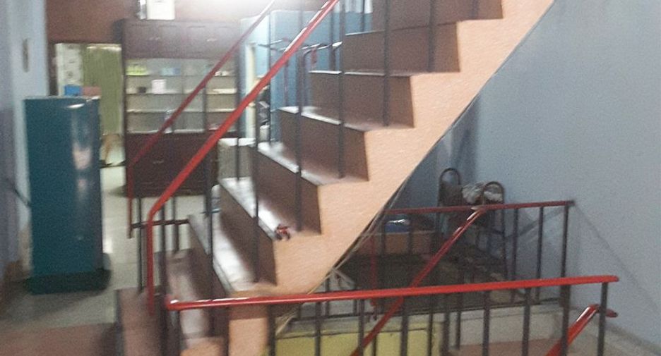 For sale 5 bedrooms retail Space in Bang Phlat, Bangkok