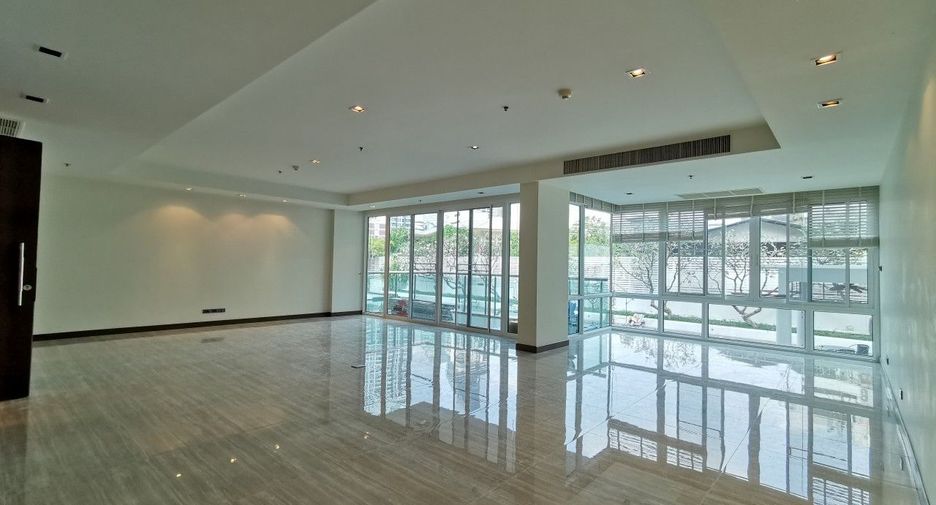 For sale 4 bedrooms condo in Khlong Toei, Bangkok
