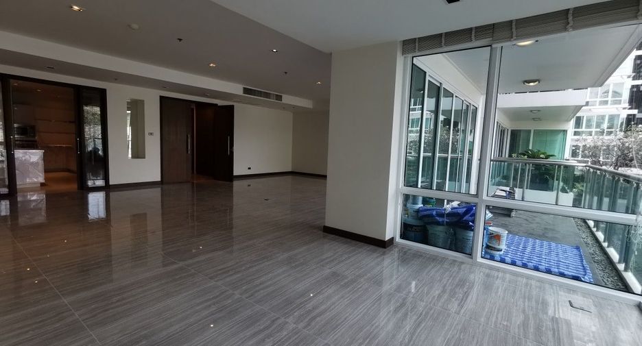 For sale 4 bedrooms condo in Khlong Toei, Bangkok