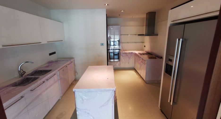 For sale 4 bedrooms condo in Khlong Toei, Bangkok
