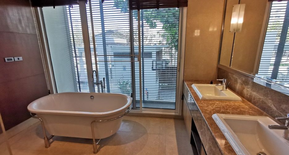 For sale 4 bedrooms condo in Khlong Toei, Bangkok