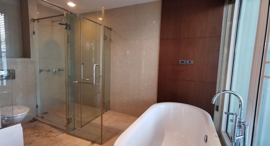 For sale 4 bedrooms condo in Khlong Toei, Bangkok