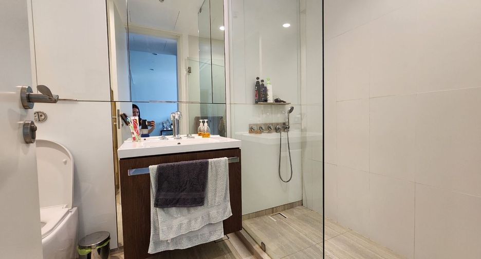 For rent and for sale 2 bedrooms condo in Pathum Wan, Bangkok