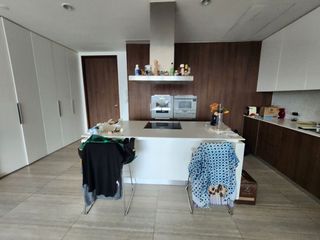 For rent and for sale 2 bedrooms condo in Pathum Wan, Bangkok