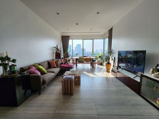 For rent and for sale 2 bedrooms condo in Pathum Wan, Bangkok