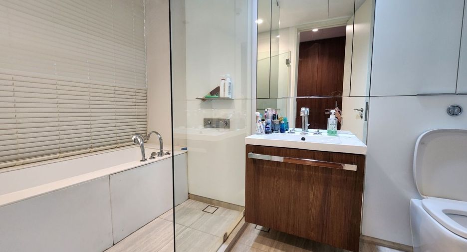 For rent and for sale 2 bedrooms condo in Pathum Wan, Bangkok