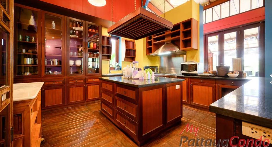 For sale 4 bedrooms house in Bang Lamung, Chonburi