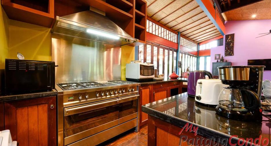 For sale 4 bedrooms house in Bang Lamung, Chonburi