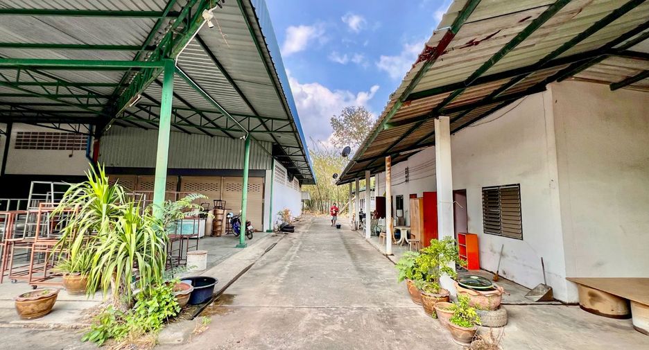 For rent and for sale land in Phanat Nikhom, Chonburi