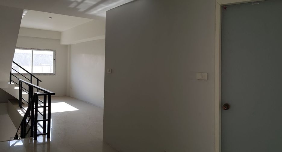 For rent and for sale 3 bedrooms retail Space in Si Racha, Chonburi