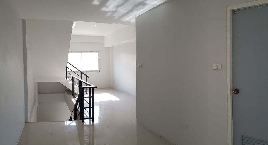 For rent and for sale 3 bedrooms retail Space in Si Racha, Chonburi