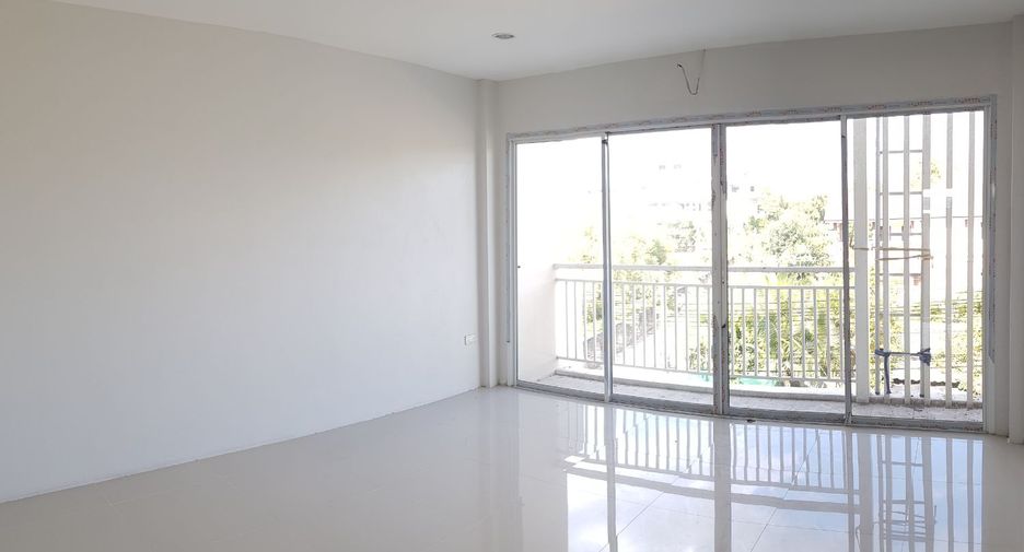 For rent and for sale 3 bedrooms retail Space in Si Racha, Chonburi