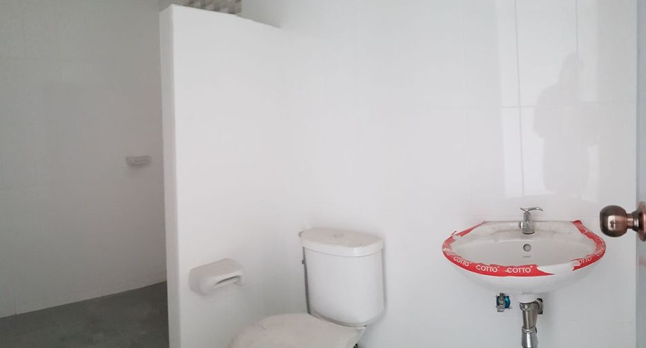 For rent and for sale 3 bedrooms retail Space in Si Racha, Chonburi