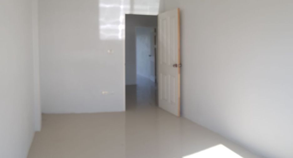 For rent and for sale 3 bedrooms retail Space in Si Racha, Chonburi