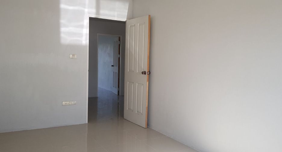For rent and for sale 3 bedrooms retail Space in Si Racha, Chonburi