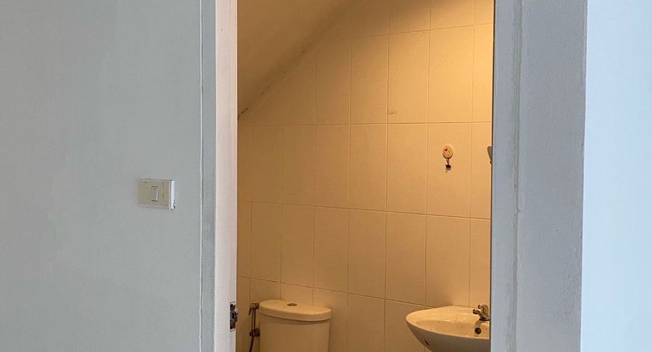 For rent and for sale 3 bedrooms retail Space in Si Racha, Chonburi