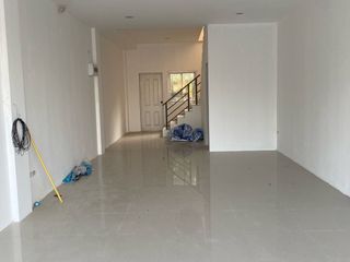 For rent and for sale 3 bedrooms retail Space in Si Racha, Chonburi