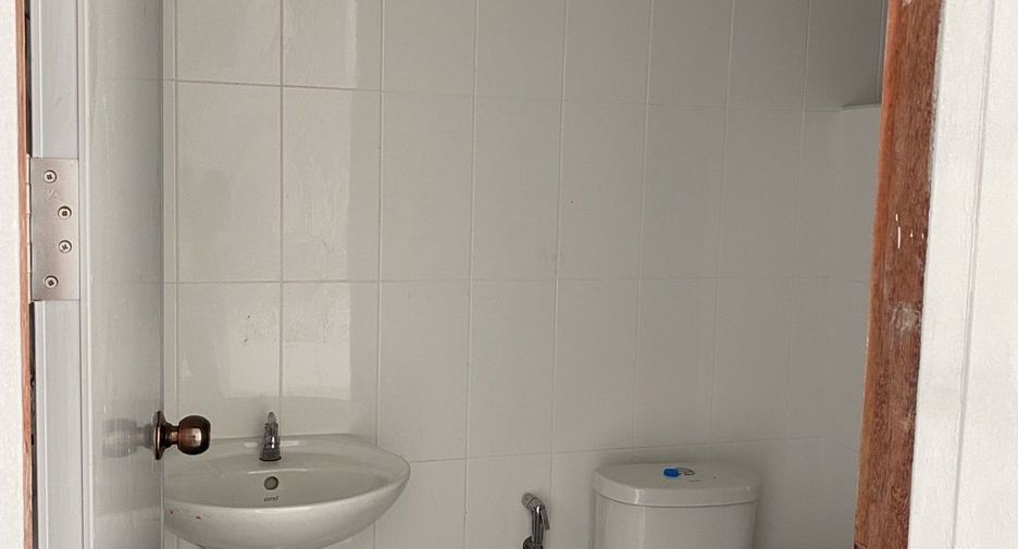 For rent and for sale 3 bedrooms retail Space in Si Racha, Chonburi