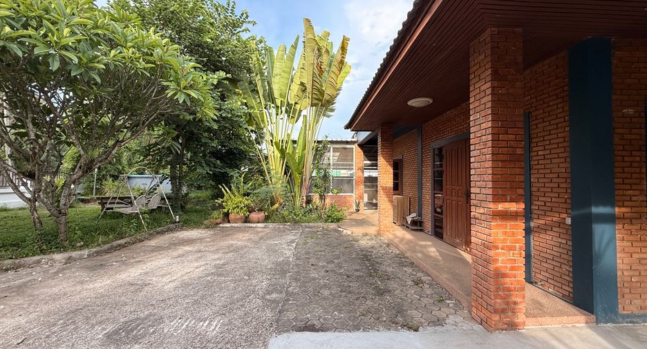 For rent and for sale 4 bedrooms house in San Sai, Chiang Mai