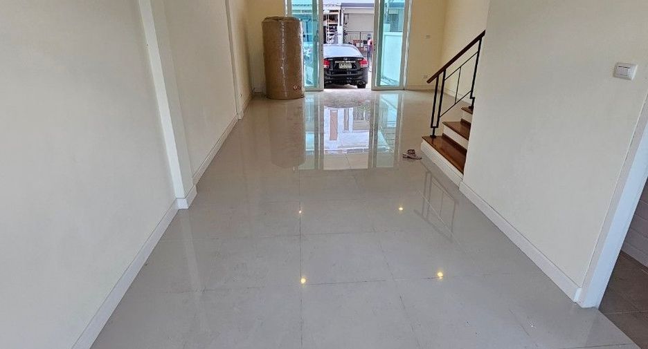 For sale 3 bedrooms townhouse in Mueang Nonthaburi, Nonthaburi